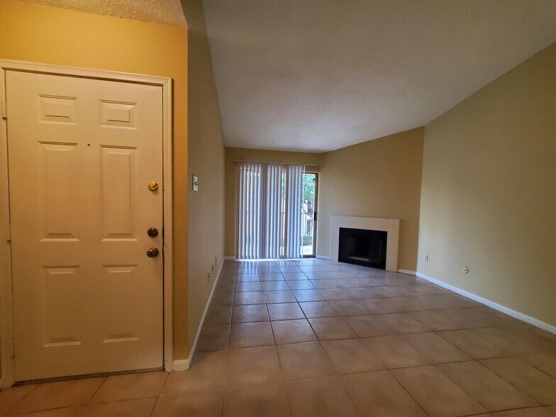 Building Photo - 2120 El Paseo St