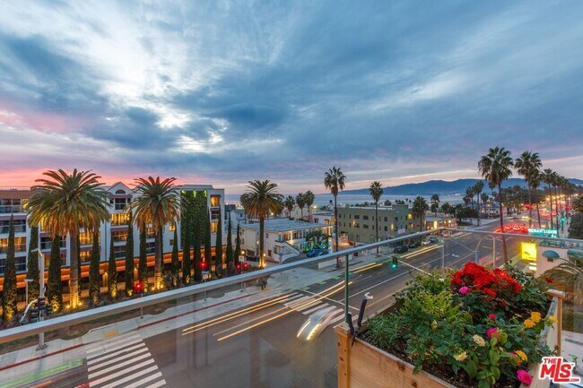 Building Photo - 1705 Ocean Ave