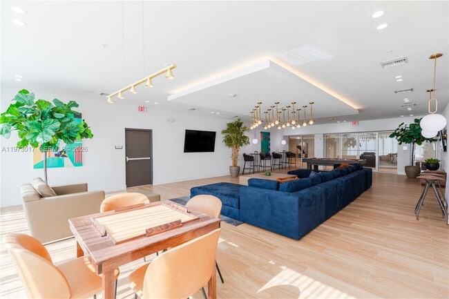 Building Photo - 1950 W 49th St