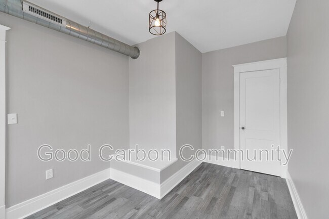 Building Photo - 1378 Hertel Ave