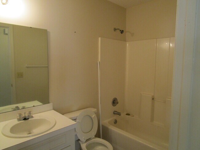 Building Photo - 345 Wildwood Ave