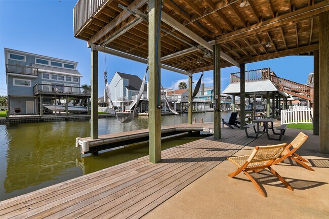 Building Photo - 22101 Guadalupe Dr