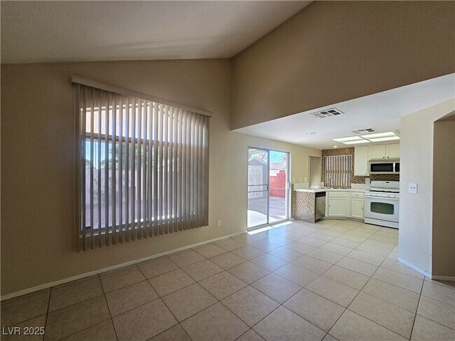 Building Photo - 8120 Sandy Creek Dr
