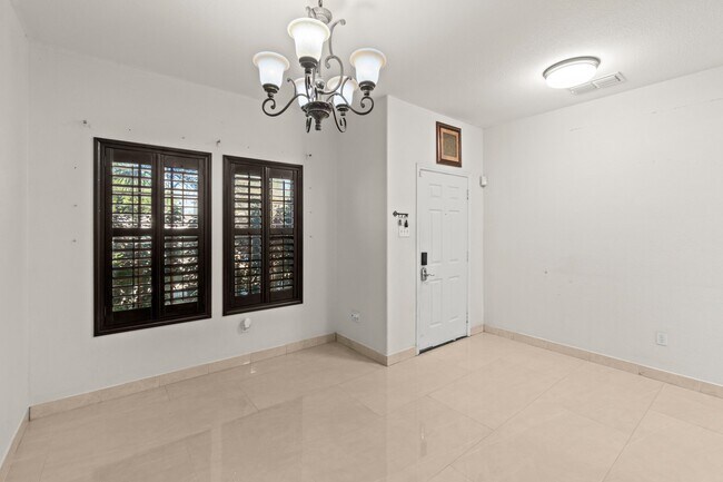 Building Photo - 2106 Mallorca Dr