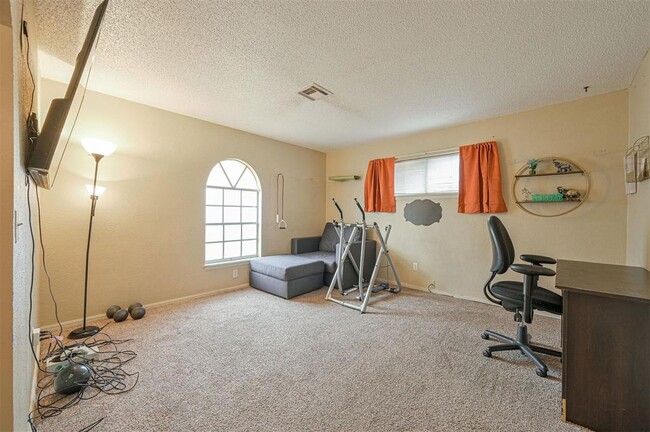 Building Photo - 1621 Kavel Dr