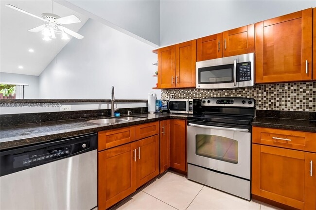Building Photo - 505 NE 199th Ln