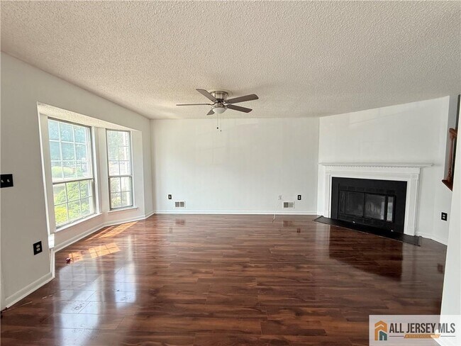Building Photo - 115 Albury Way