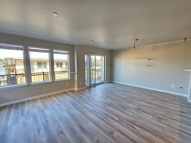 Building Photo - Bremerton Townhome with Puget Sound Views