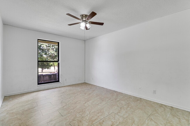 Building Photo - 14616 Autumn Ave