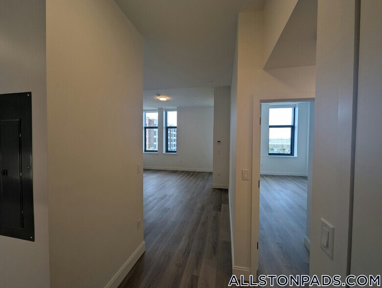 Building Photo - 1079 Commonwealth Ave