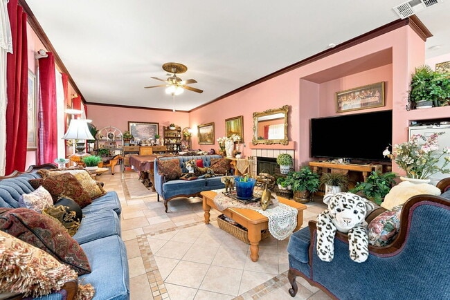 Building Photo - Spacious 4-Bedroom Home in Lancaster