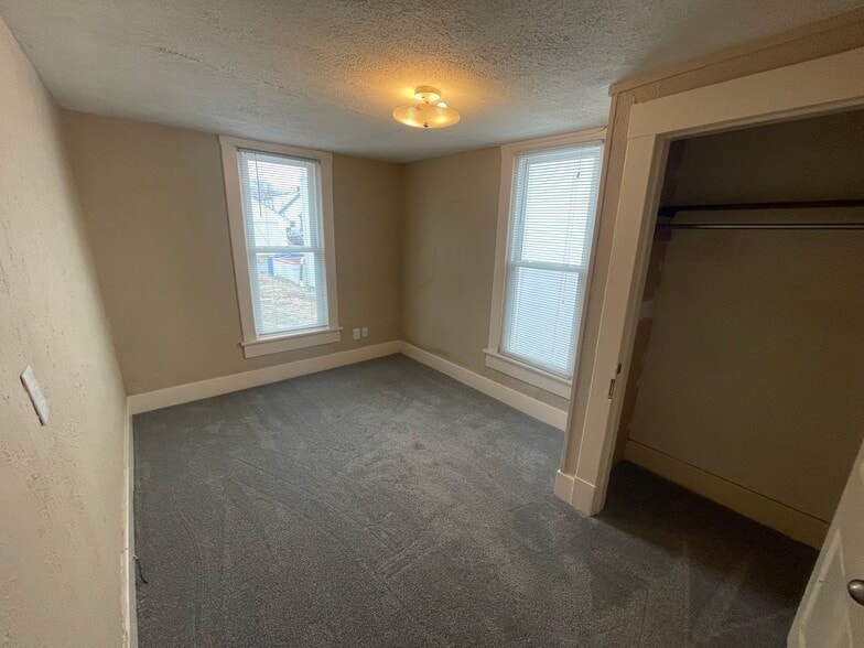 Building Photo - 633 S 16th St