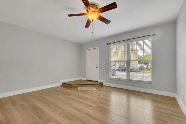 Building Photo - 2856 Belmont Ln