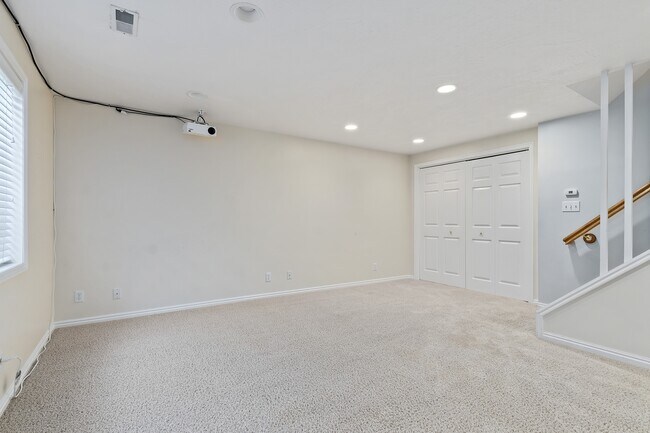 Building Photo - 3666 Pearblossom Cir