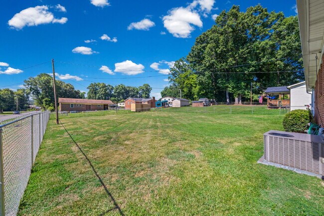 Building Photo - Charming All-Brick 3BR Home with Carport & Easy Charlotte Commute!