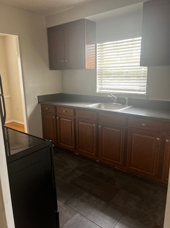 Building Photo - Delaney Park Apartment