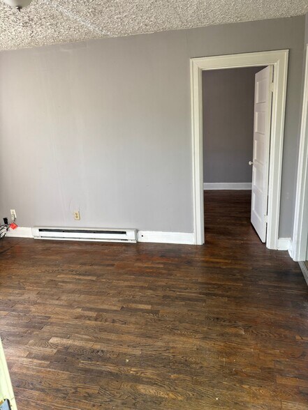 Building Photo - 287 Bassett Ave