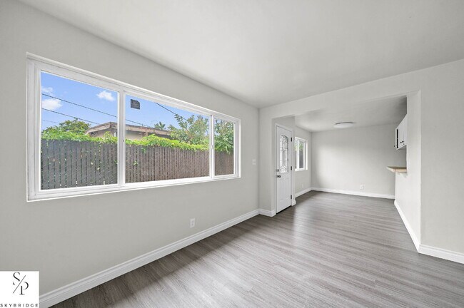 Building Photo - "Charming 2-Bed Sanctuary in the Heart of Downey – Your Ideal Urban Retreat Awaits!"
