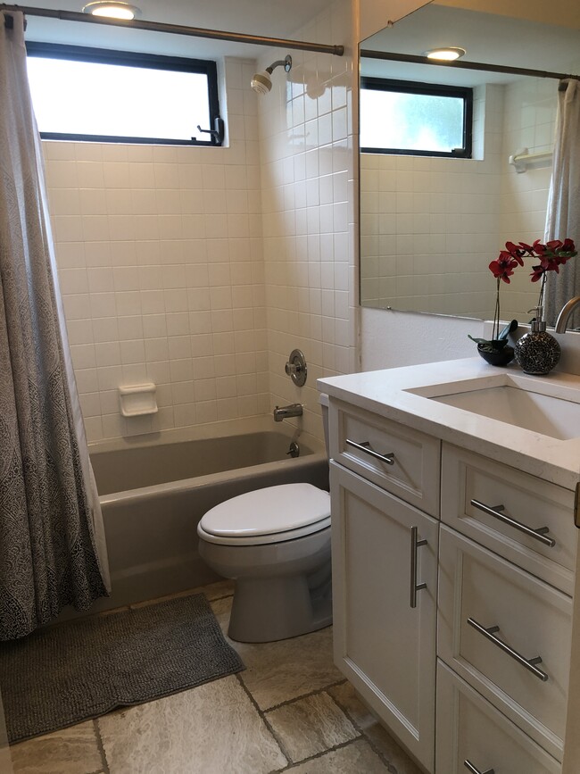Guest Bathroom - 14641 Village Glen Cir