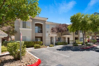 Building Photo - *VERY NICE CONDO IN GATED COMMUNITY !