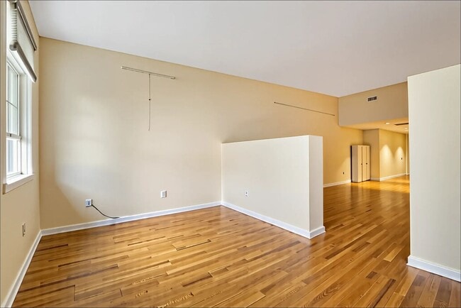 Building Photo - Stylish Studio Condo in Downtown Asheville...