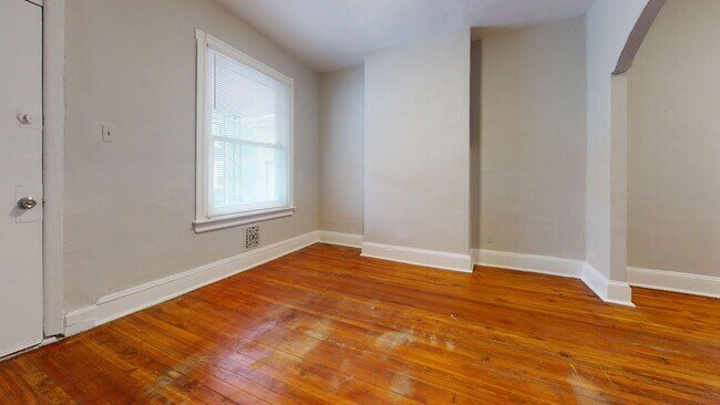Building Photo - 108 N Robinson St