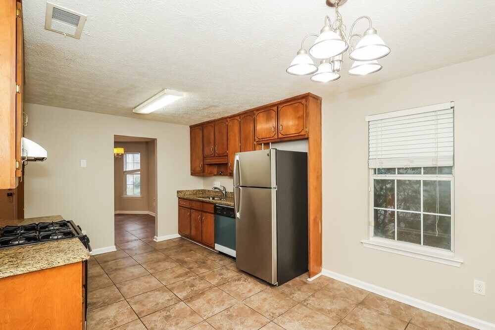Building Photo - 5599 Rock Shoals Way