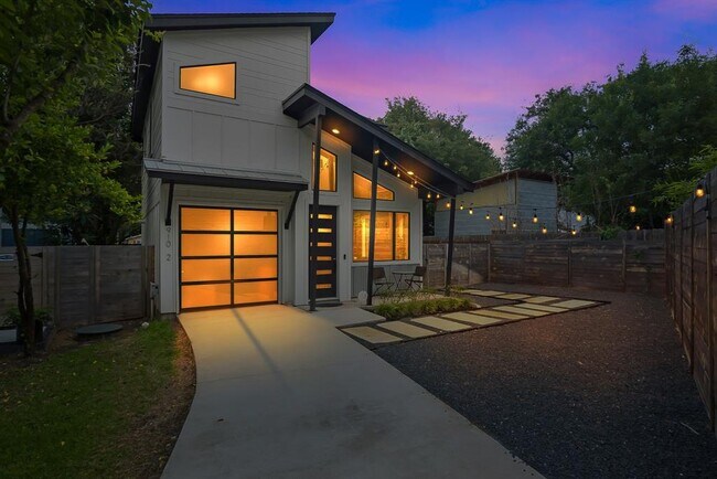 Building Photo - 910 Brass St