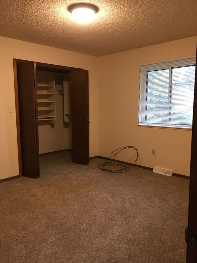 Building Photo - 3 Bedroom, 2 Bathroom Townhome in Lakemont Subdivision of Greeley