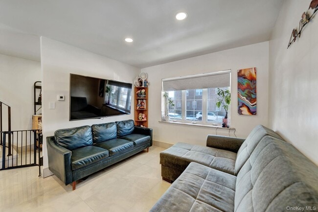 Building Photo - 1701 Burnett St