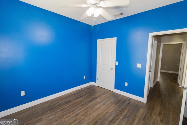 Building Photo - 319 W Leyland Ct