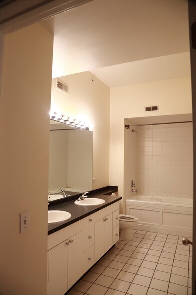 Building Photo - 165 N Canal St