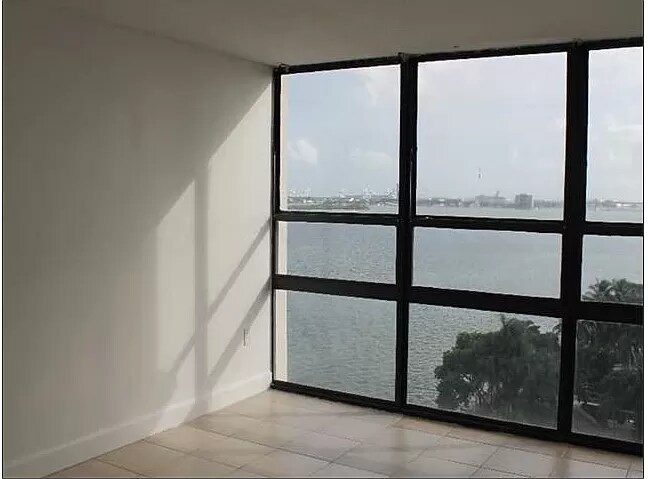 Master Bedroom - 600 NE 36th St