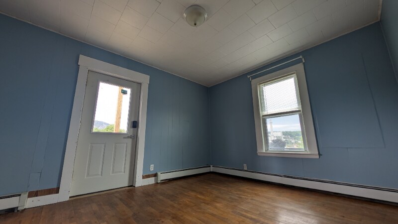 Building Photo - 472 Burgess St