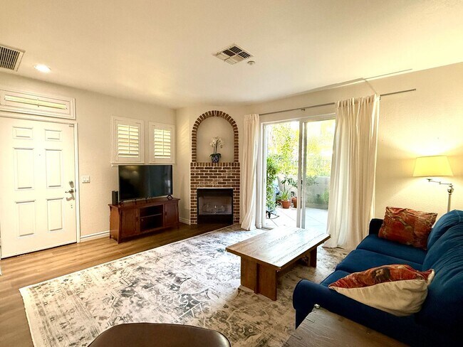 Building Photo - Vibrant 3 Bedroom Townhome in Bressi Ranch