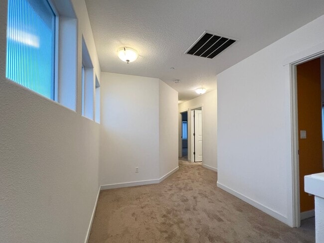 Building Photo - Beautiful 4 Bed, 2.5 Bath Home with Two Car Garage!