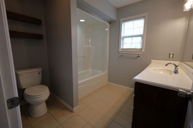 Building Photo - 93 Slosh Ln