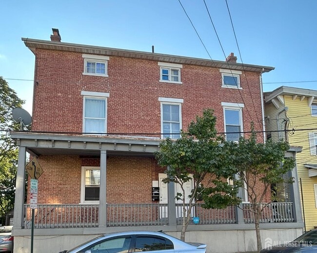 Building Photo - 88 Harvey St