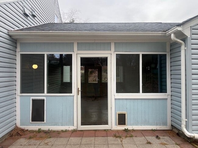 Building Photo - LOVELY CAPE COD WITH 4 BEDS, 2 BATHS AND GARAGE