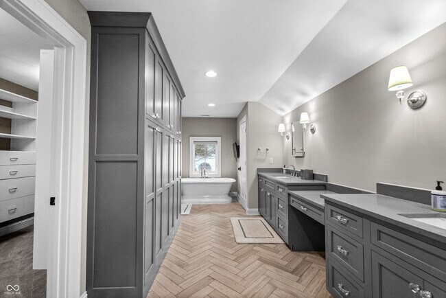 Building Photo - 1210 Golden Hill Dr