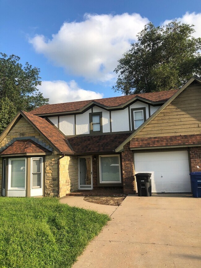 Building Photo - TS-Woodridge Duplex
