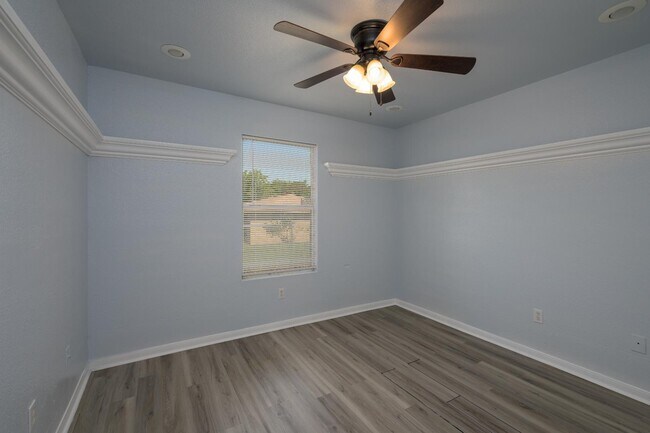 Building Photo - 2401 Haven Dr