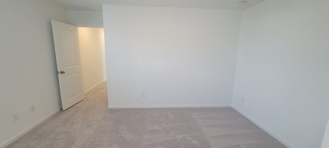 Building Photo - NEWLY BUILT 3 bedroom 2.5 Bath single fami...
