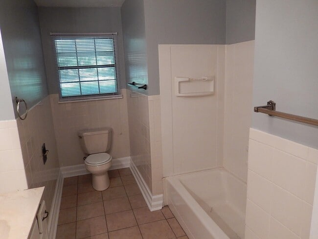 Building Photo - 1903 Skyland Dr