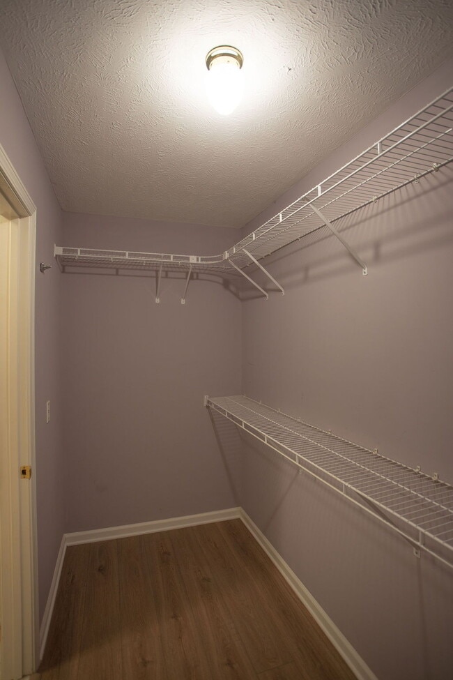 Building Photo - "Charming 4-Bedroom Retreat with Guest Suite & 3 Baths in Murfreesboro!"