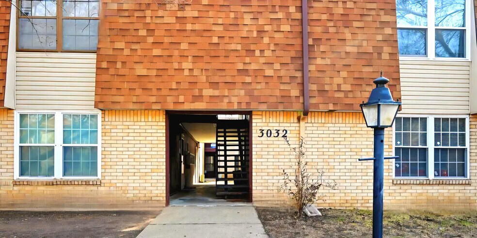 Building Photo - 3037 SW Lydia Ave