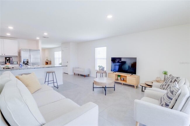 Building Photo - 8695 SW 46th Ave