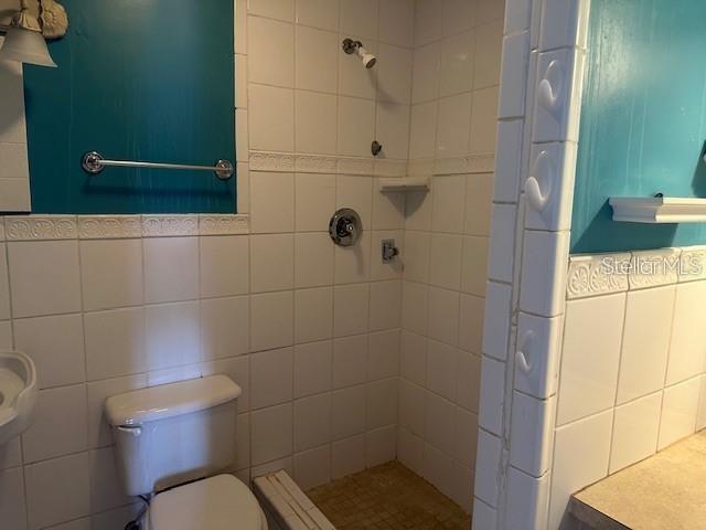 Building Photo - 6090 Village Cir S