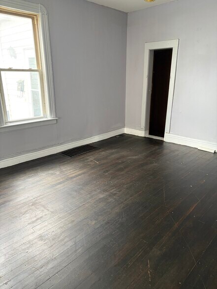 Building Photo - 17 Western Pky