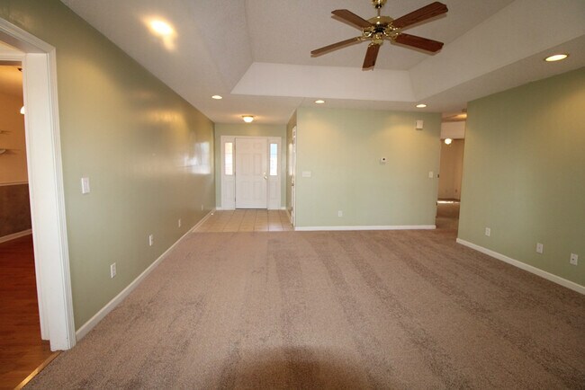 Building Photo - 305 Trillium Ln